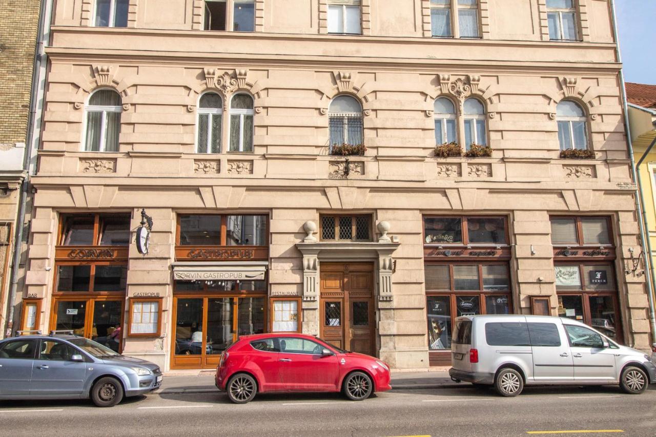 The River Budapest Exterior photo